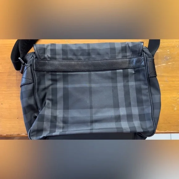 Burberry Men’s Messenger Bag / Charcoal